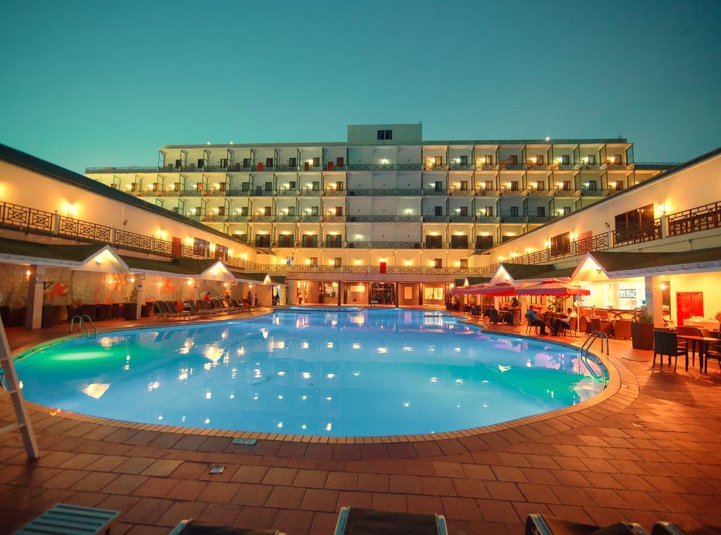 Ramada By Wyndham Princess Georgetown Exterior foto