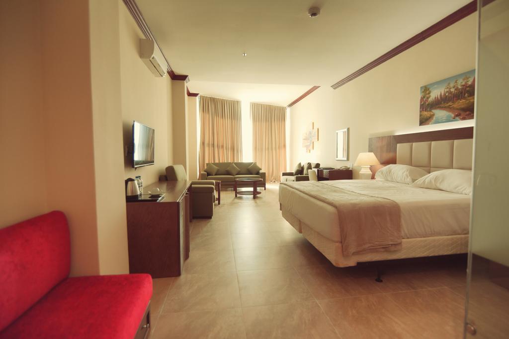 Ramada By Wyndham Princess Georgetown Exterior foto