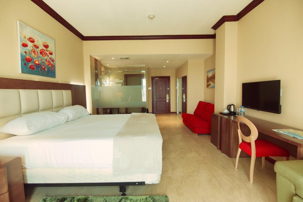 Ramada By Wyndham Princess Georgetown Exterior foto
