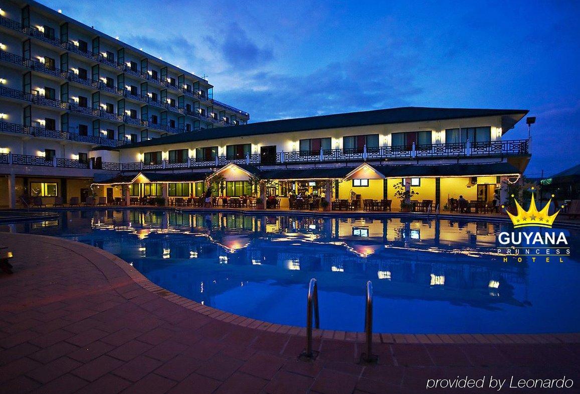Ramada By Wyndham Princess Georgetown Exterior foto