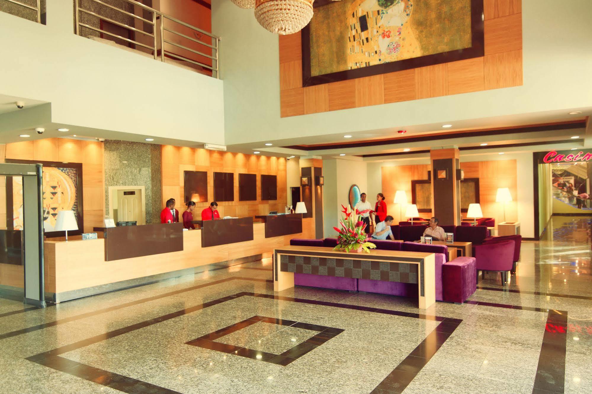 Ramada By Wyndham Princess Georgetown Exterior foto