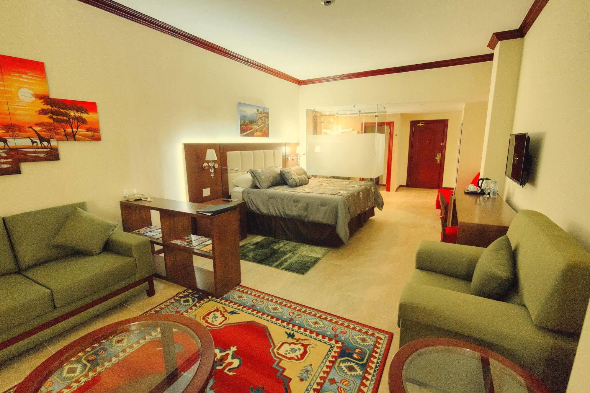 Ramada By Wyndham Princess Georgetown Exterior foto